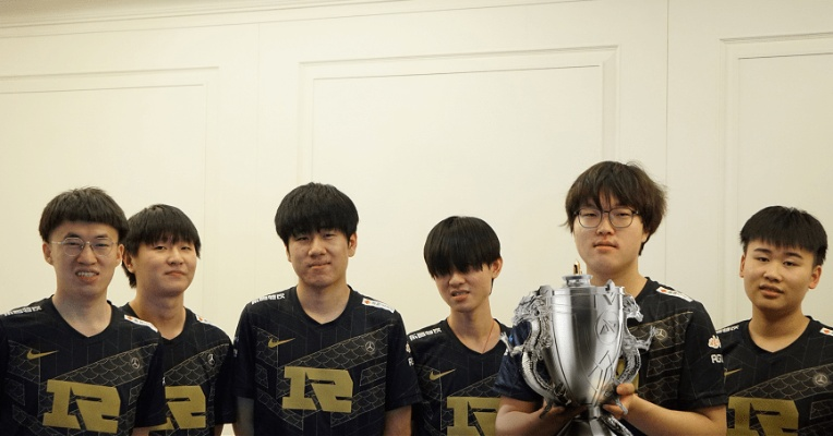 韩粉卡车冲T1，CEO赵麻石下台？真相揭秘！