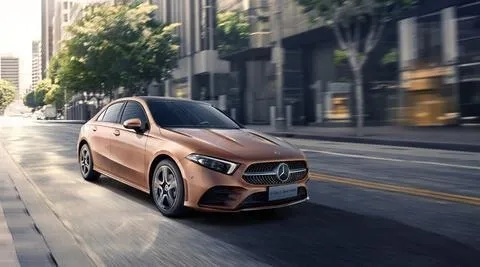 奔驰A级停产热议！平民豪车何去何从？