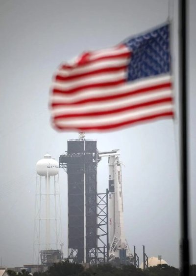 SpaceX首次载人绕地球两极飞行任务