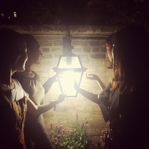 梦境相遇，世界之外共度时光