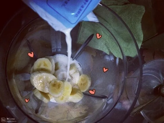 一勺三花淡奶香蕉牛奶制作教程