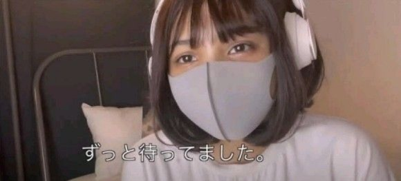 口罩姐姐摘口罩惊变十八，搭讪日本少女瞬间走红