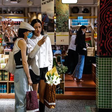 美国小姐姐COS《我的世界》顶级身材马赛克上衣