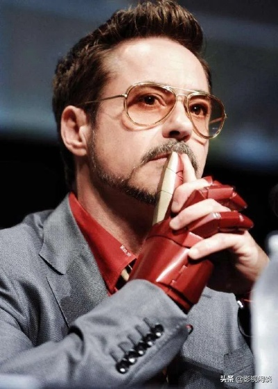 小罗伯特·唐尼60岁庆生晒新发型，还原灭霸精髓