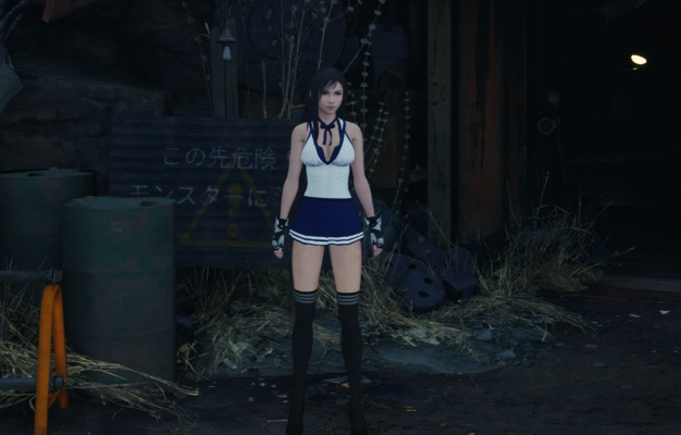 《最终幻想7：重生》Mod新装：蒂法高中校服清纯亮相