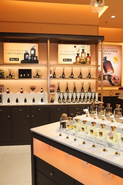 大东家香菲：香氛魅力，体验非凡