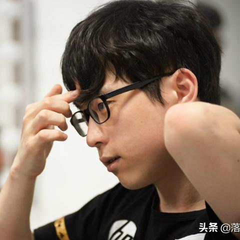 梦幻模拟战S6纪念皮肤揭秘，S6冠军皮肤盘点