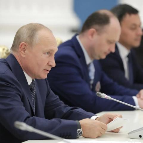 荣誉指挥官屯兵流玩法攻略