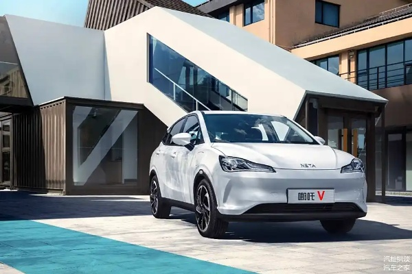 哪吒汽车欠薪超3000员工，补偿款近4亿