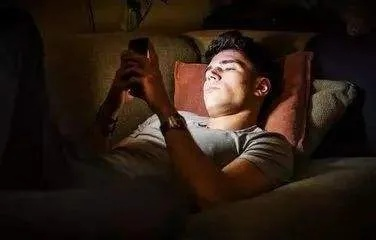 深夜男科：揭秘通宵沉迷的神奇游戏