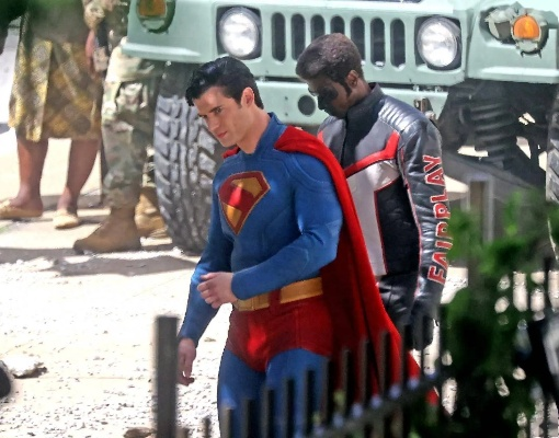 《新超人》片场曝光 滚导指导卢瑟戏份