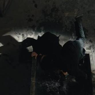 《直到黎明》改编电影上映，原作编剧署名引争议