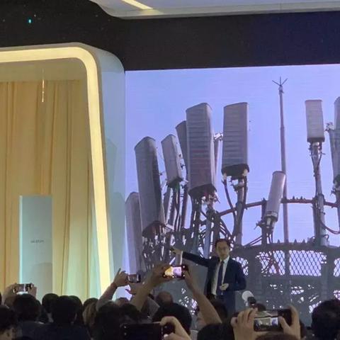 苹果20周年纪念版iPhone：折叠屏+全面屏设计