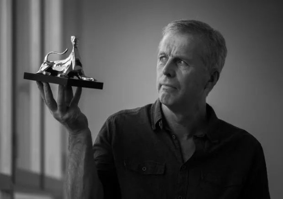 《光与影》法棍引热议：法国工作室幽默精髓揭秘