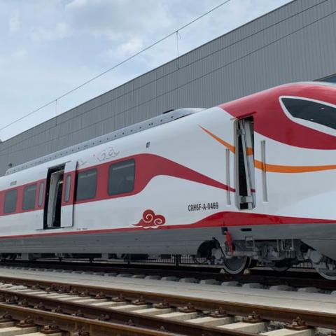 新涂装城际动车组正式运营：触摸屏车窗 放视频