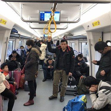 新涂装城际动车组正式运营：触摸屏车窗 放视频