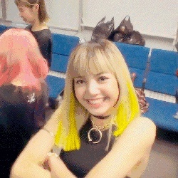 Lisa新歌动作戏再现，动态图玩法升级