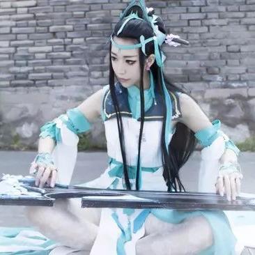 《LOL》灵魂莲华COS女神，颜值身材惊艳！