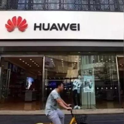 华为固态硬盘1TB版2000MB/s 769元