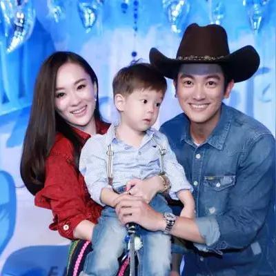 霍思燕一家与贾乃亮一家出游 夫妻多样性的动态图