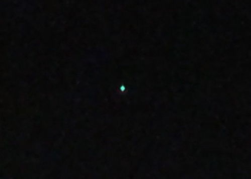 西安夜空惊现不明黑影像龙一样盘旋飞舞 气象台：无法解释