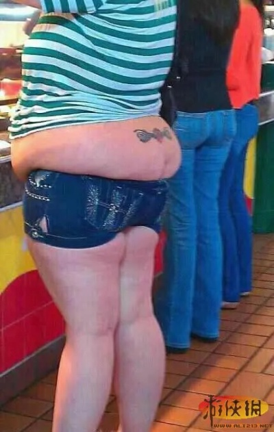 别老想着那些邪恶的脂肪块 姿势很重要的囧图