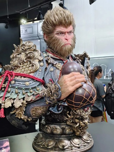 B站UP江边运动偶遇《黑神话》冯骥 网友：问DLC没？