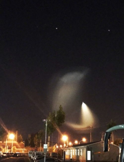 西安雷雨夜再现龙形不明飞行物 有人称听到龙吟声