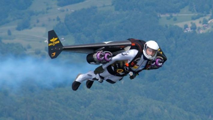 中国大学生造出最快飞行器破吉尼斯纪录 仅重247克