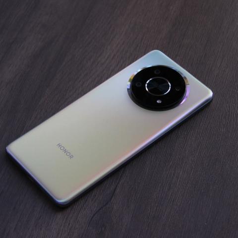 2026年正式登场！曝折叠屏iPhone回归指纹识别