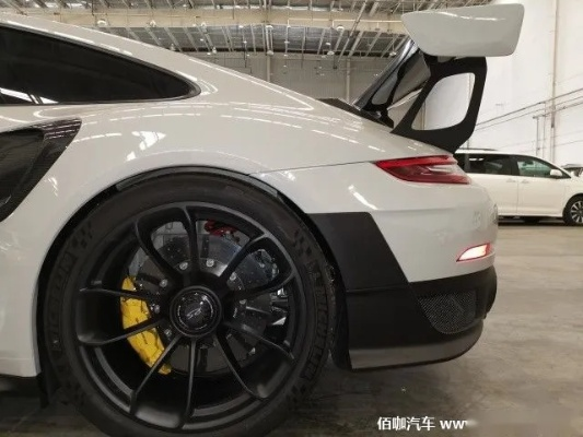 新保时捷911 GT2 RS谍照曝光 大秀夸张宽体轮拱