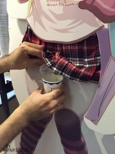 裙子下面不全是腿 妹妹是二次元有什么好办法的囧图