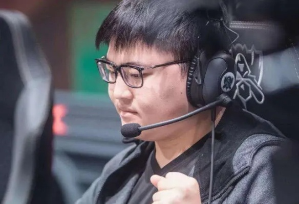 Faker同等级？Uzi荣登英雄联盟名人堂第二席位