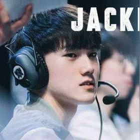 LPL官方英文流解说质疑Bin：不配竞争世界第一上单