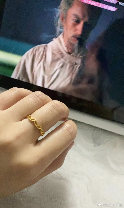 开局一戒指，宿主全靠捡《戒指里的老爷爷》抢先体验版来袭