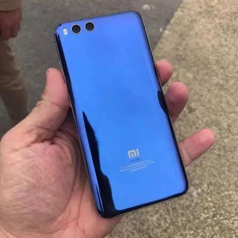 服装连锁店logo撞脸小米 客服回应：总公司设计的