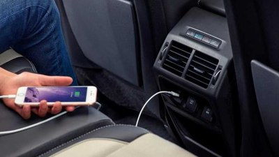 小米YU7主副驾搭载123°零重力座椅 后排电动可调