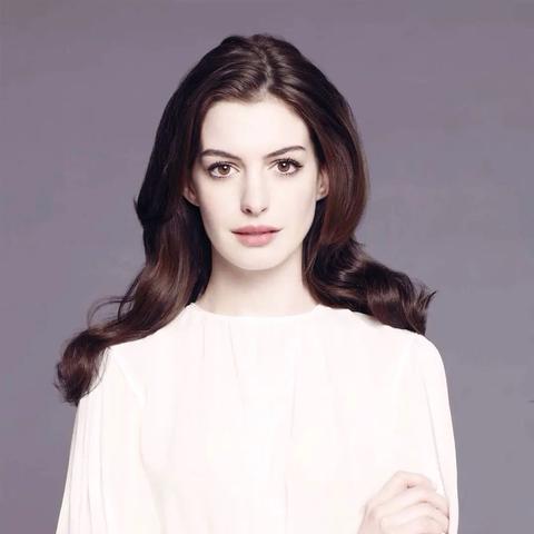 《穿普拉达的女王2》北美定档 但安妮·海瑟薇是否回归仍未官宣