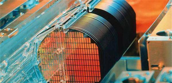 小米科技园展示玄戒O1晶圆：11年自研心血凝结