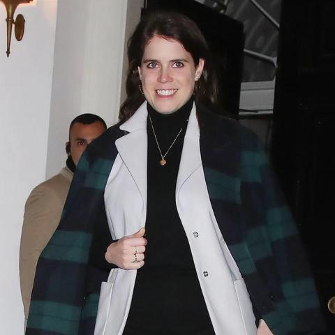 挨个确认丝袜光泽度 2.5天休假模式的动态图