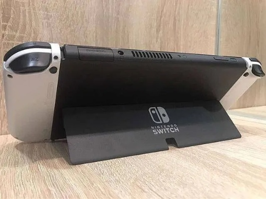 Switch 2外包装盒曝光！比OLED更小巧