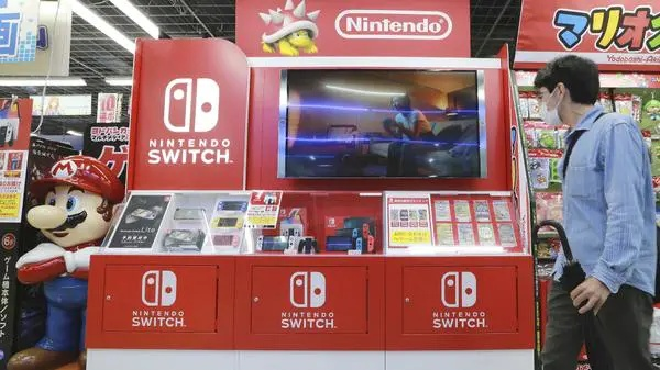 Switch 2主机在零售商处现身！被锁的严严实实