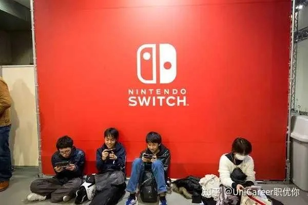 Switch 2主机在零售商处现身！被锁的严严实实
