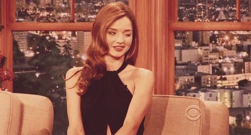 日本九头身代表美人 地球小姐更加诱人的动态图