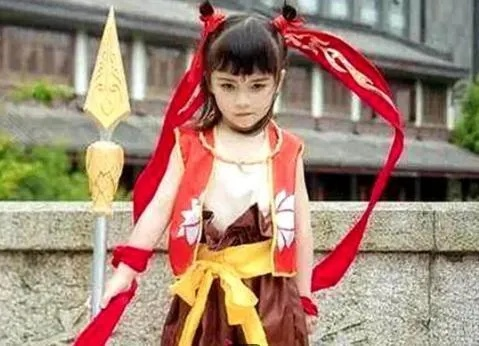 起猛了看见cos哪吒了 感谢异国变态的囧图