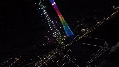 《黑夜君临》震撼上线!官方无人机大秀点亮夜空！