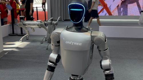 宇树科技放大招！全新人形机器人来了：26关节 钢铁侠同款胸灯