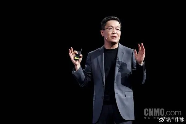 卢伟冰发文回怼！SU7卖爆以强大产品力为基础