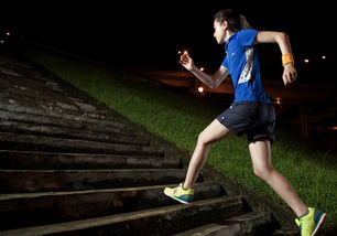 《女神异闻录4：重制版》预告现“神秘跑步男”引粉丝热议