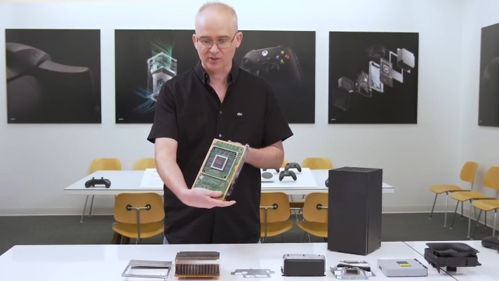 《Xbox掌机原型机纸盒奇遇：揭秘神秘制作过程》